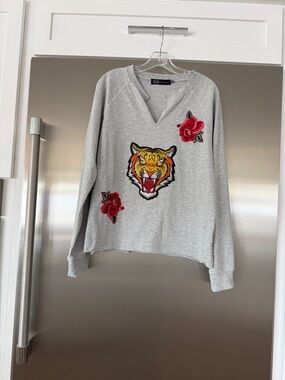 “JET” (John Eshaya) gray v neck sweatshirt in perfect condition